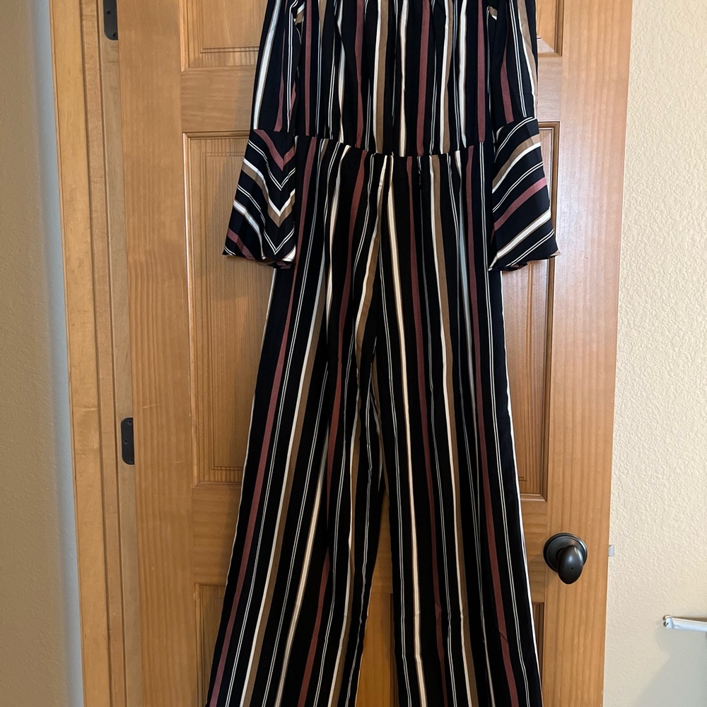 Chiere Size Medium Pant Suit. Worn once.